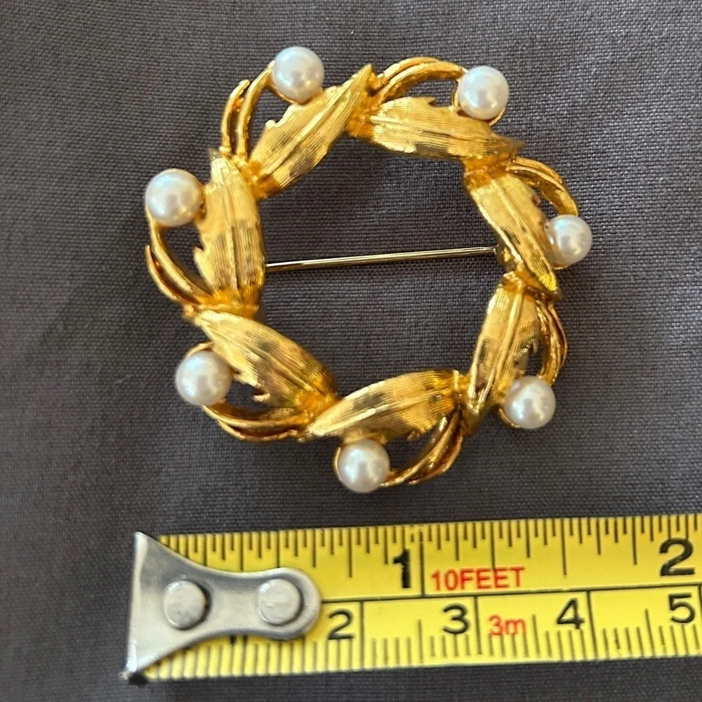 Vintage Napier Faux Pearl Wreath Brooch Goldtone Leaf Pin Classic 80s 90s